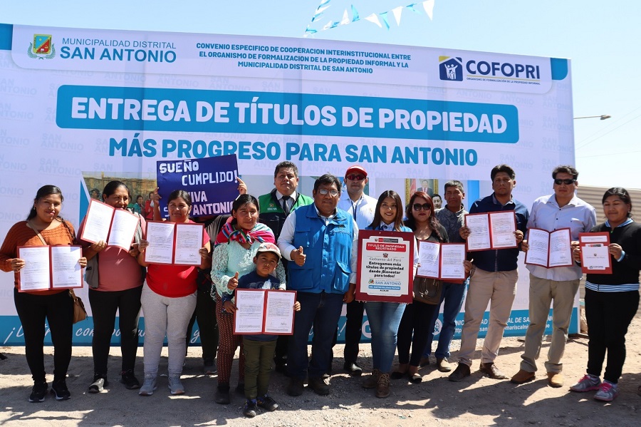 Municipalidad San Antonio entrego títulos a 50 familias dando ¡bienestar para todos¡